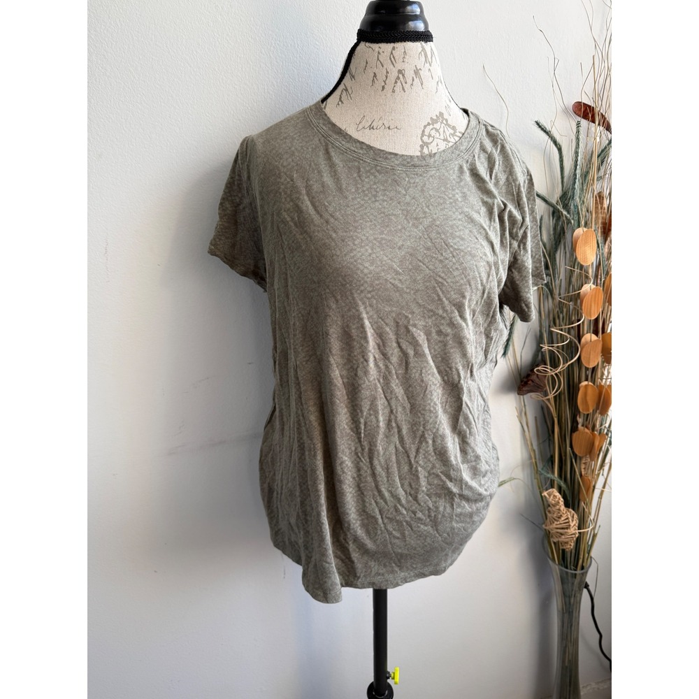 Athleta Womens XL Short Sleeve Snakeskin Print Crew Neck Tee Olive Green Gray